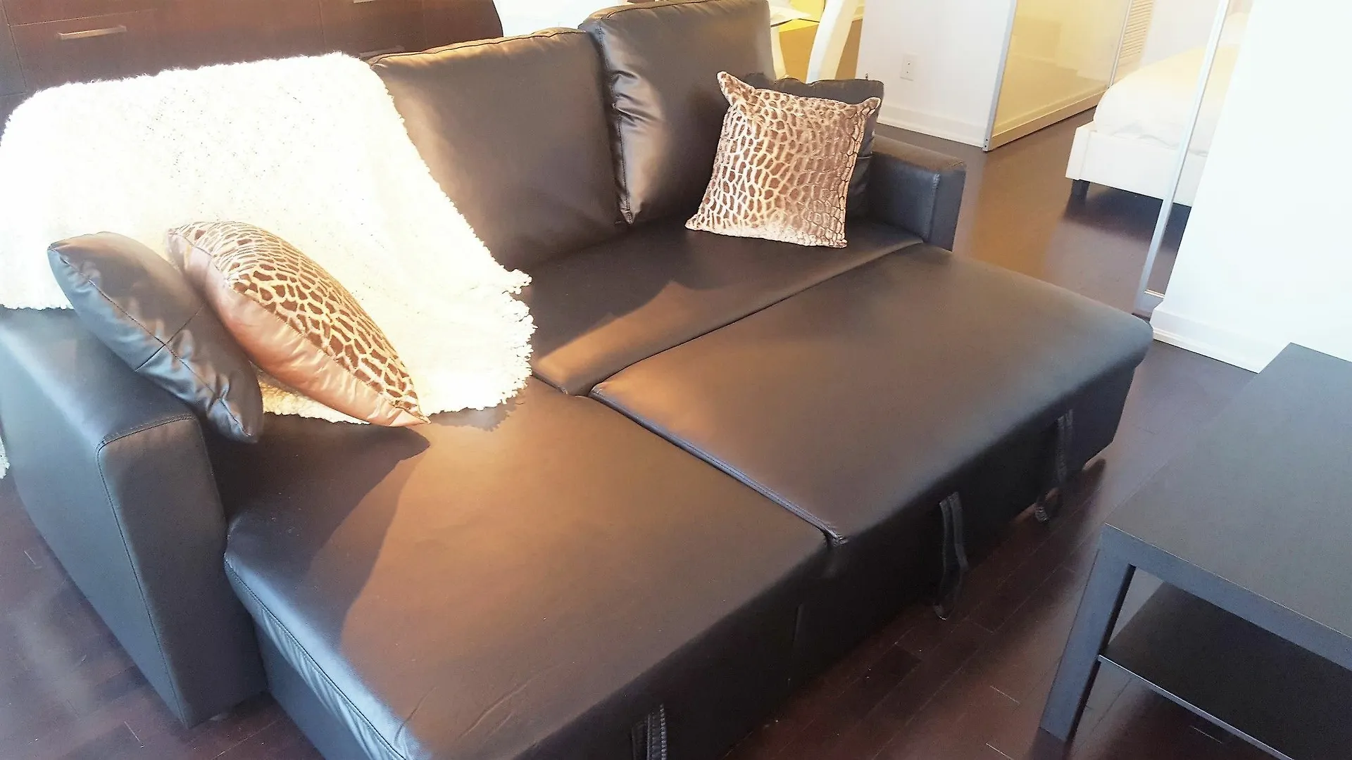 Lavish Suites - Luxury Condo - Downtown Toronto 3*,  Canada