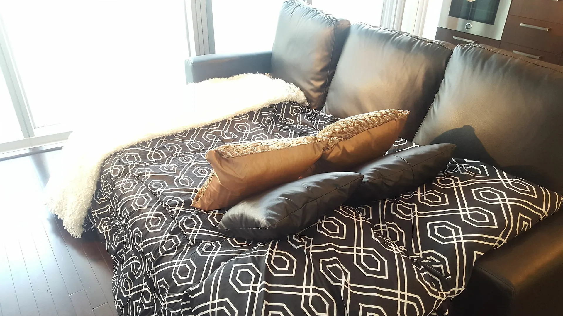 Hotel Lavish Suites - Luxury Condo - Downtown Toronto