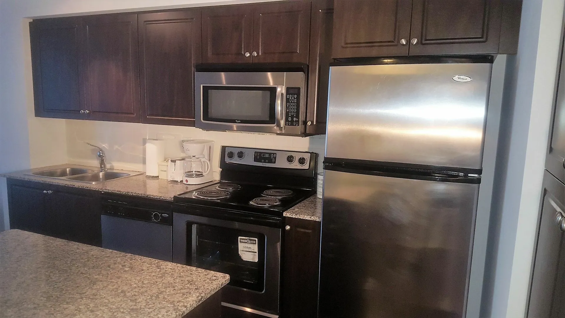 Lavish Suites - Luxury Condo - Downtown Toronto 3*,