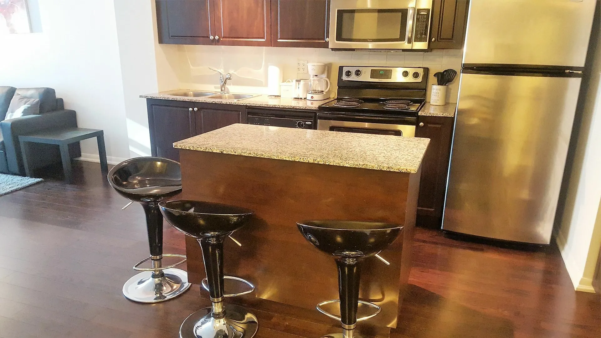 Hotel Lavish Suites - Luxury Condo - Downtown Toronto